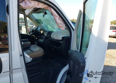 2017 Ram Promaster 1500 Low Roof 136 Wb z USA, uszkodzony, nr VIN 3C6TRVAG6HE516093